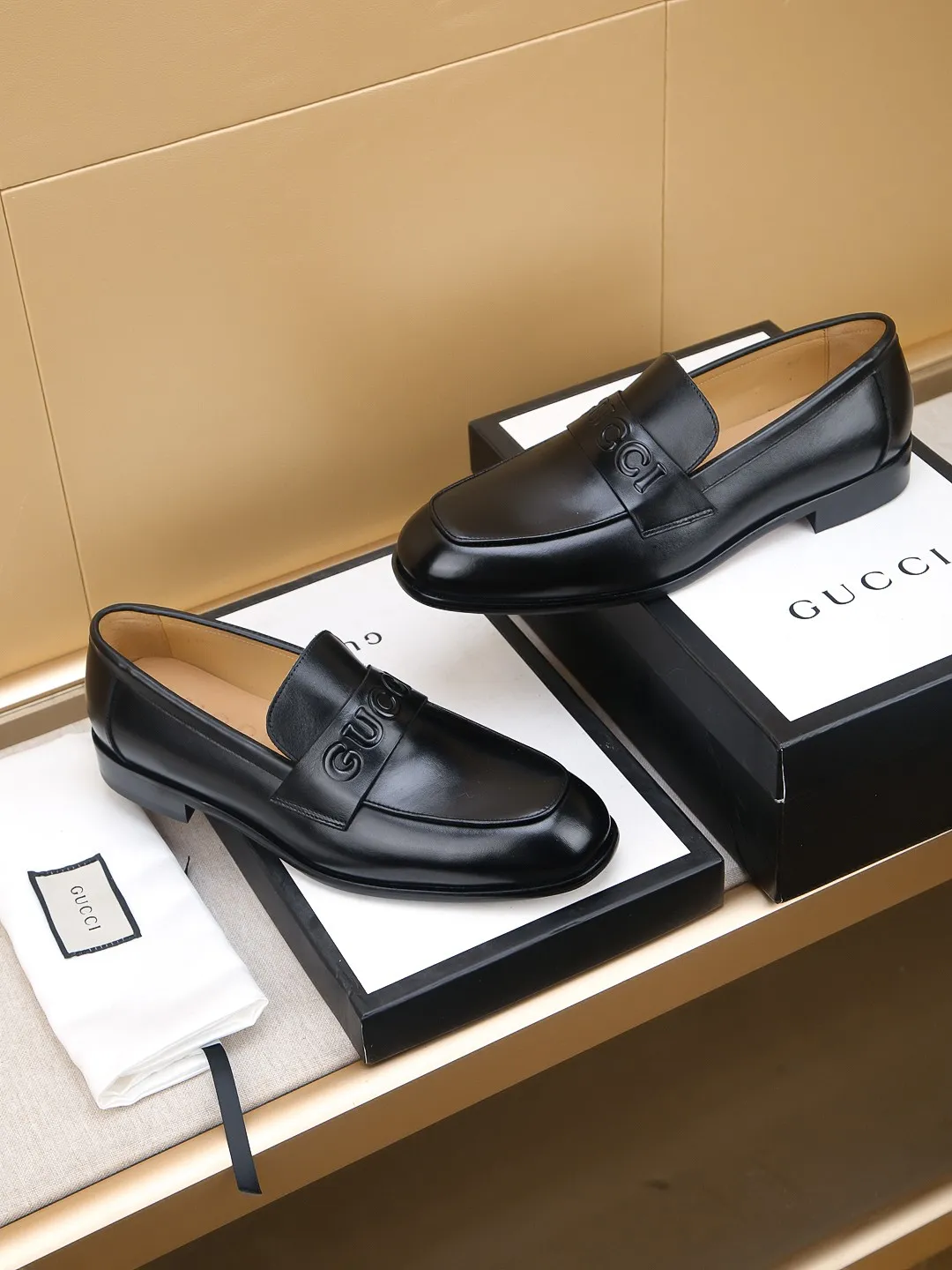 Men's men's shoes 💰460 🆘【GUCCI】Gucci ·🐂里· Hot-selling beanie shoes, top brand luxury, top quality, latest fashion beanie shoes.. The upper is made of original high mercerized smooth cow suede. (Full top layer water-dyed 🐂 leather and lining). The original stylish and stylish soft rubber wear-resistant and non-slip outsole is light and comfortable on the foot, available in 2 colors! Matching code: 39-44 (customized at 38.45.46.47)